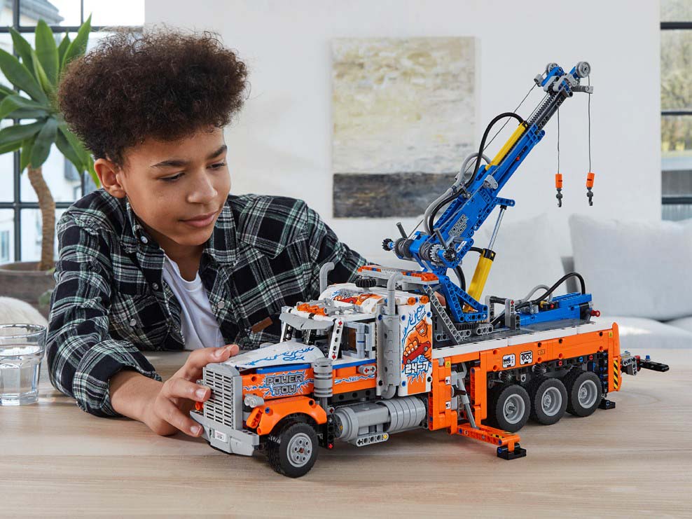 LEGO Technics Heavy-duty Tow Truck [42128]