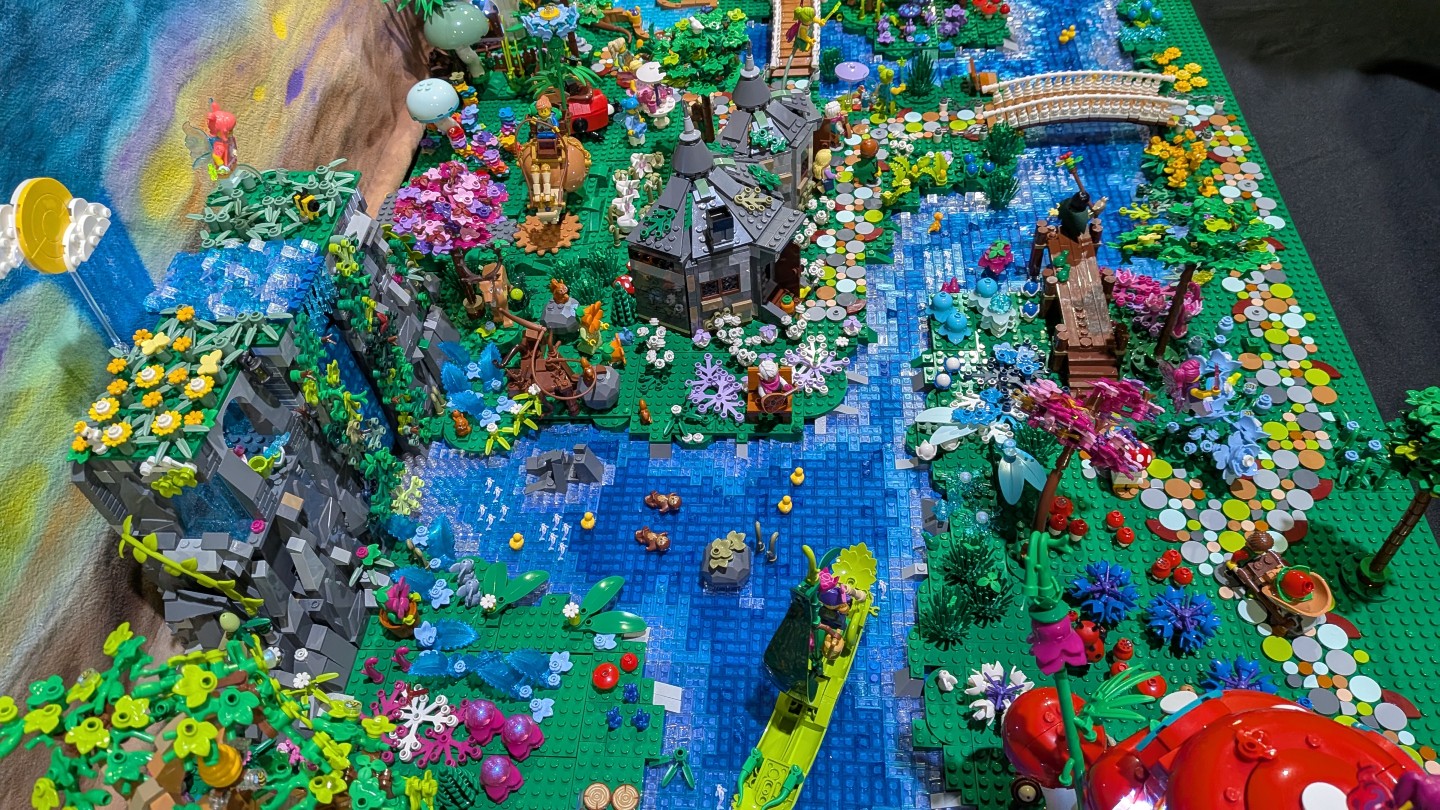 Fandom meets the brick next Sunday at the Tuncurry campus! Whether your crew is obsessed with classic sci-fi fleets or magical fantasy dioramas, our exhibit tables carry details that will blow your mind.

📍 Where: Great Lakes College, Tuncurry Campus
⏰ When: Sunday, 2nd August (10 am - 4 pm)
👇 The booking link is live right now in our first comment!

#RainbowBricks #MidCoastBrickfest #LEGOAustralia #LEGOFan #ForsterTuncurry