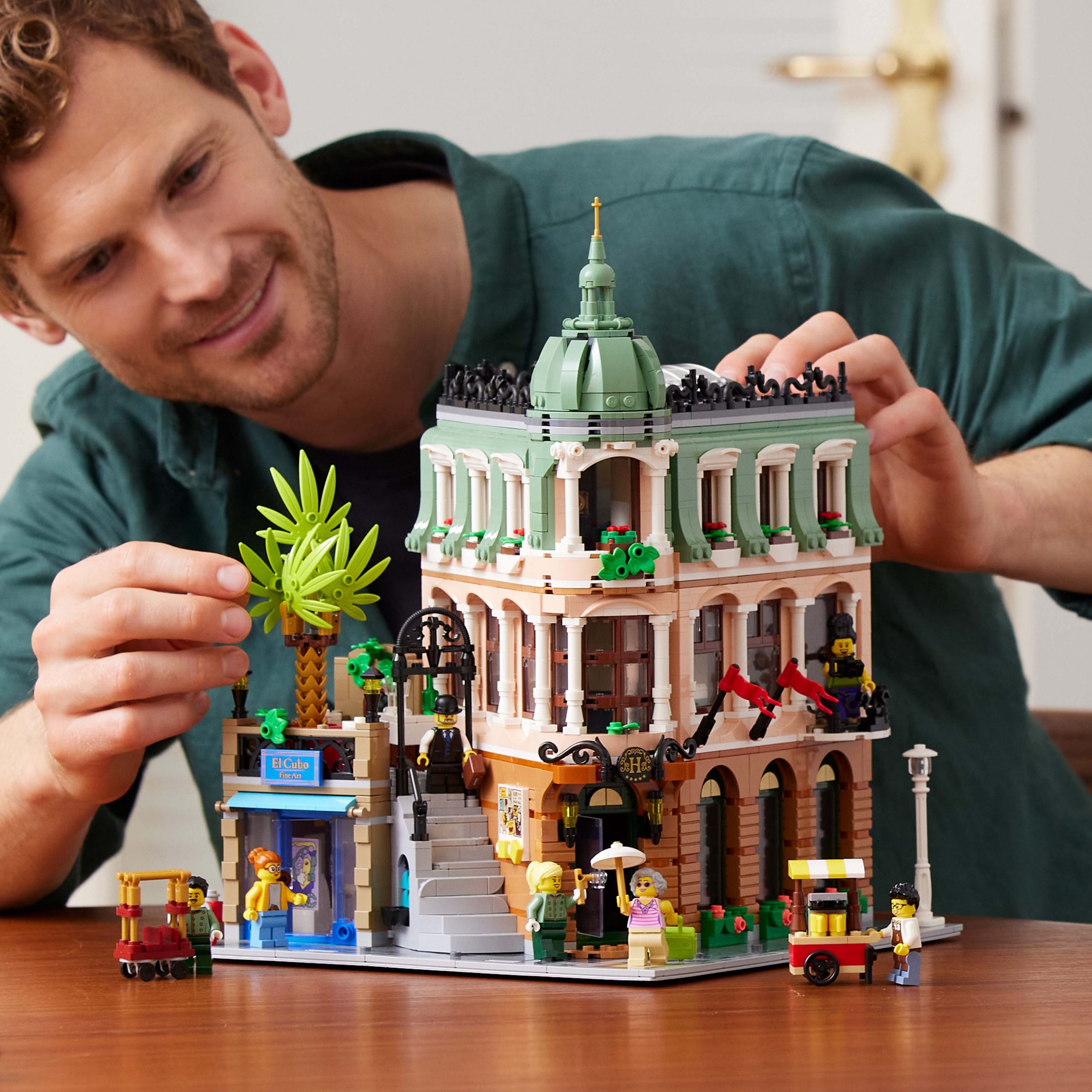 LEGO Creator Expert Boutique Hotel [10297]