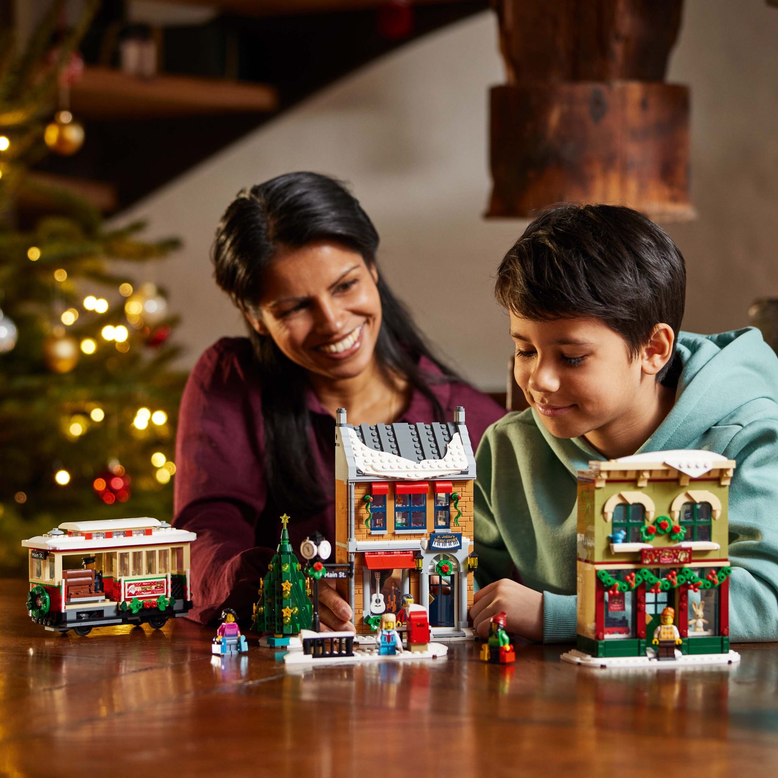 LEGO® HOLIDAY MAIN STREET SET (10308)