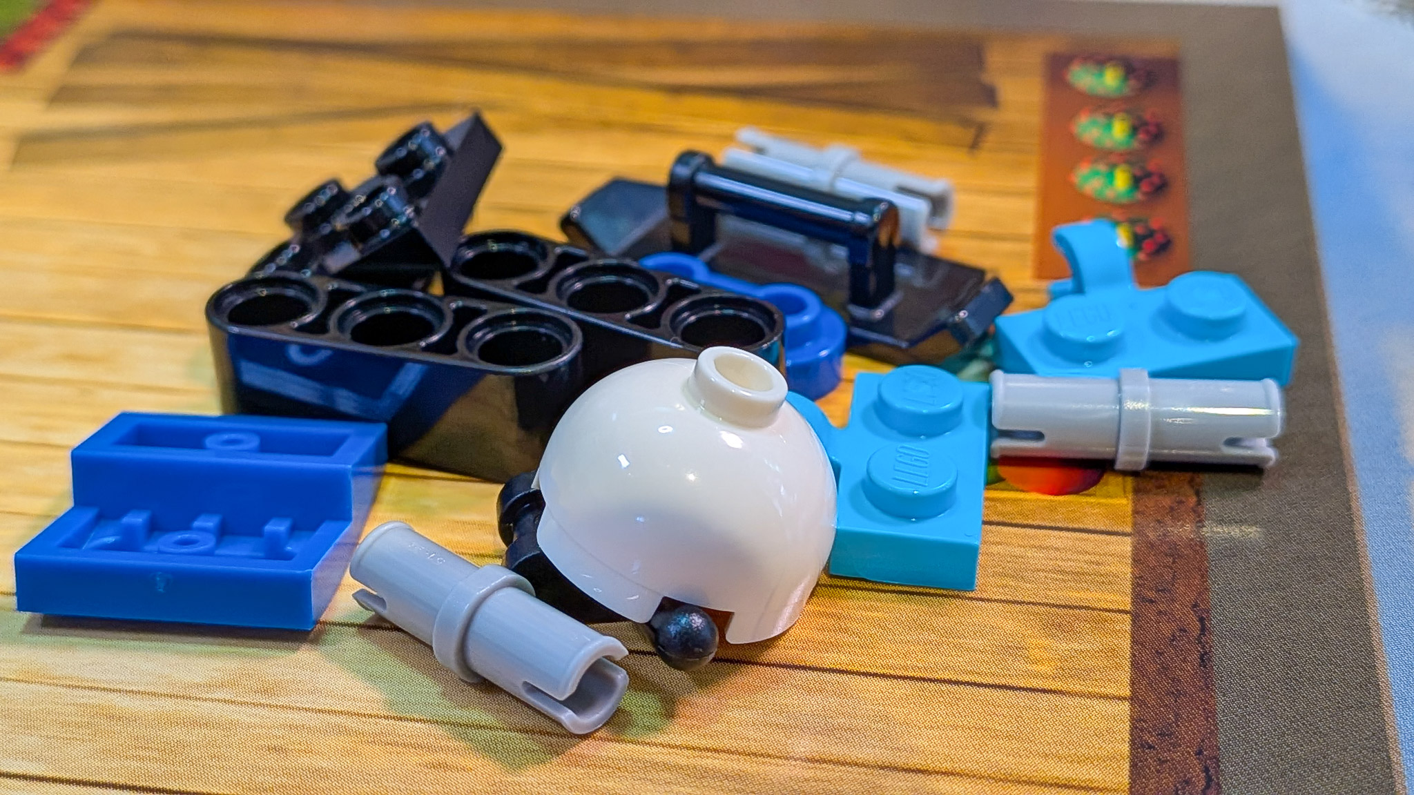 LEGO City Advent Calendar 2026 Day 8: loose pieces