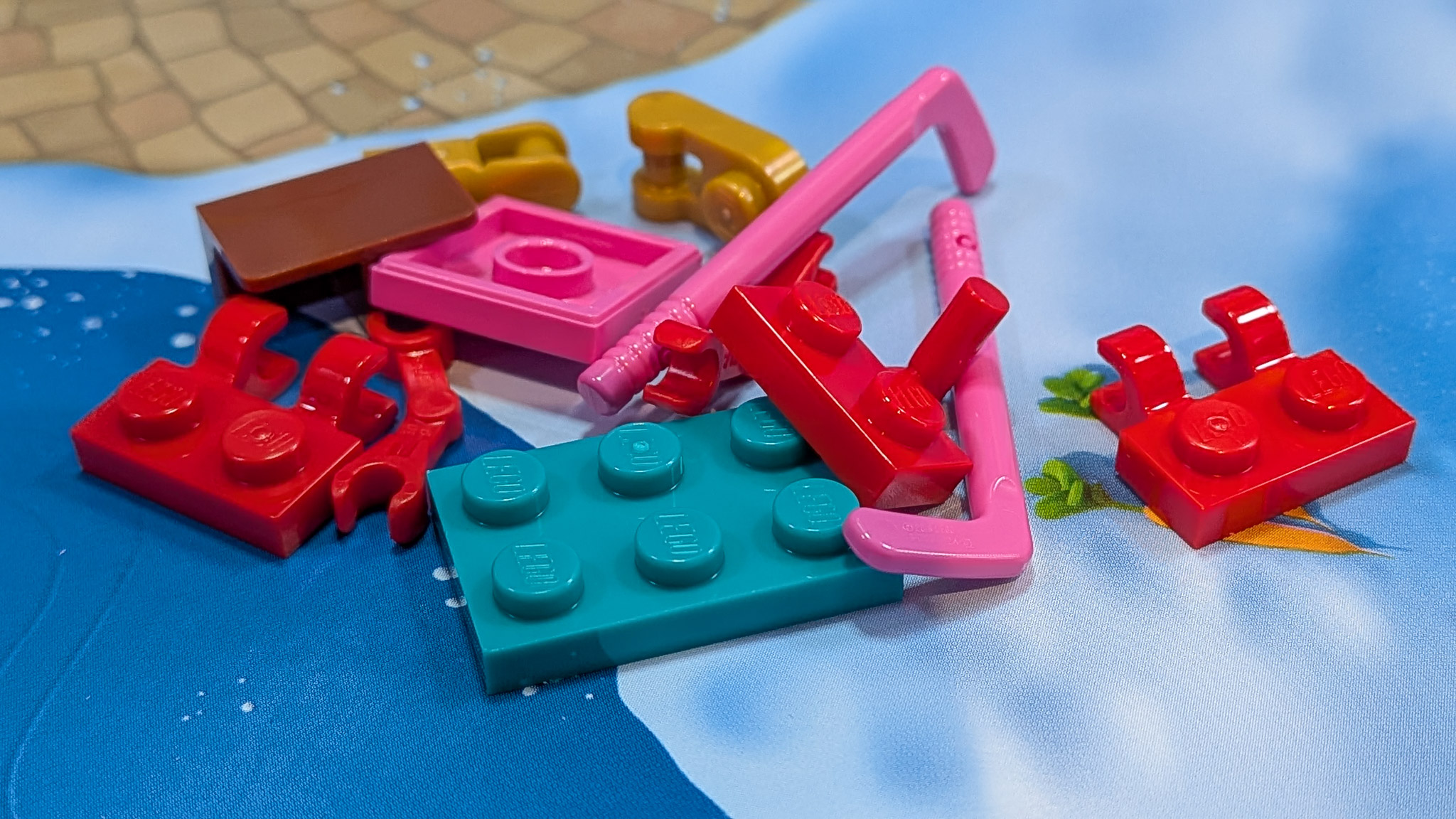 LEGO Friends Advent Calendar 2026 Day 5: loose pieces