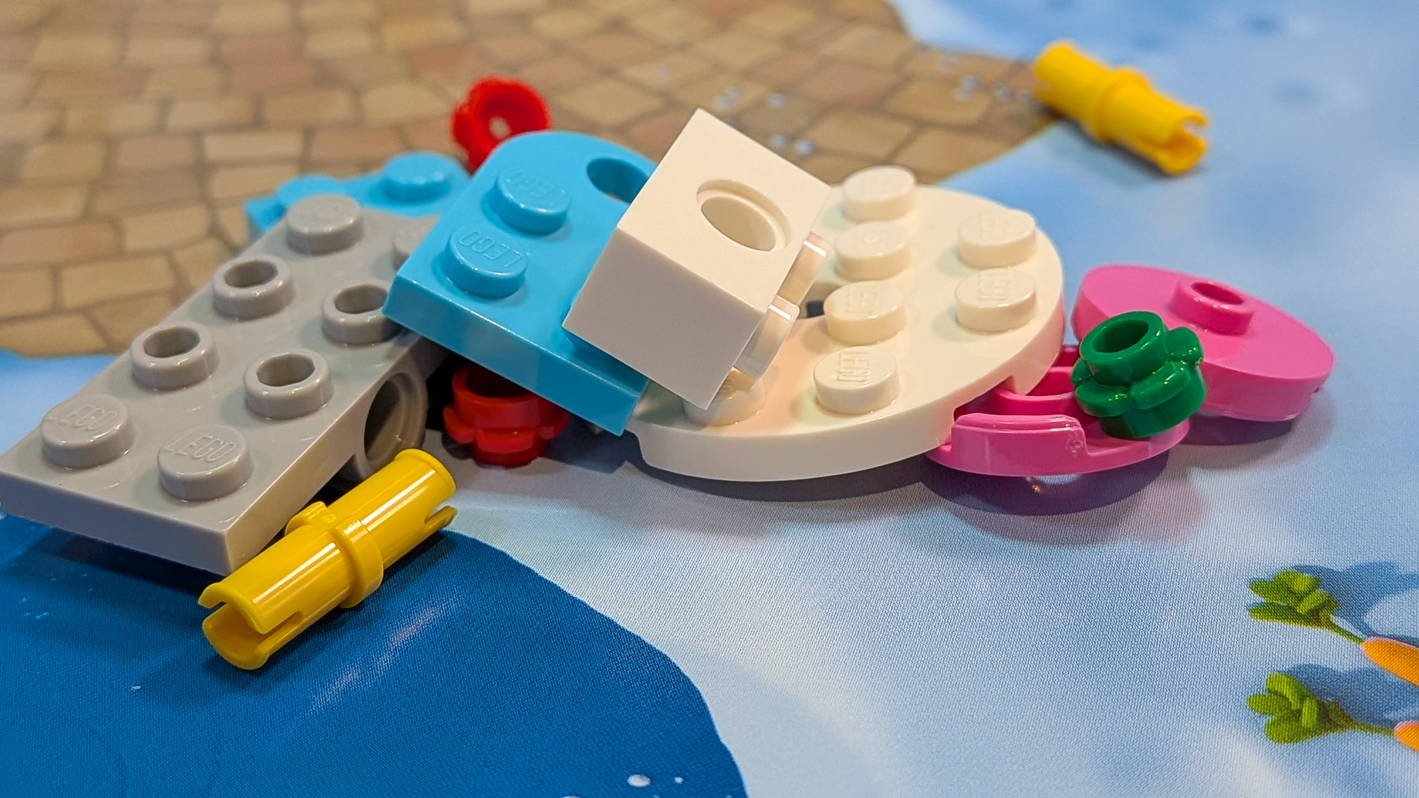 LEGO Friends Advent Calendar 2026 Day 14: loose pieces