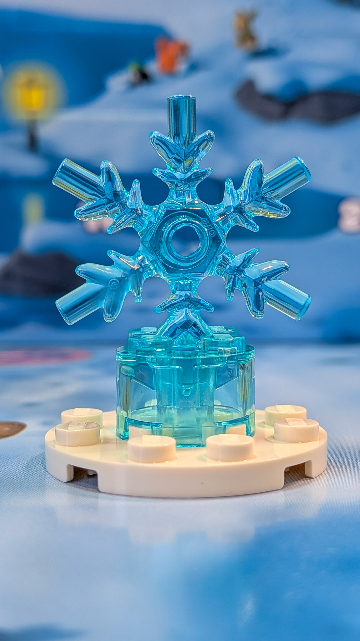 LEGO Friends Advent Calendar 2026 Day 18: finished Snowflake Sculpture