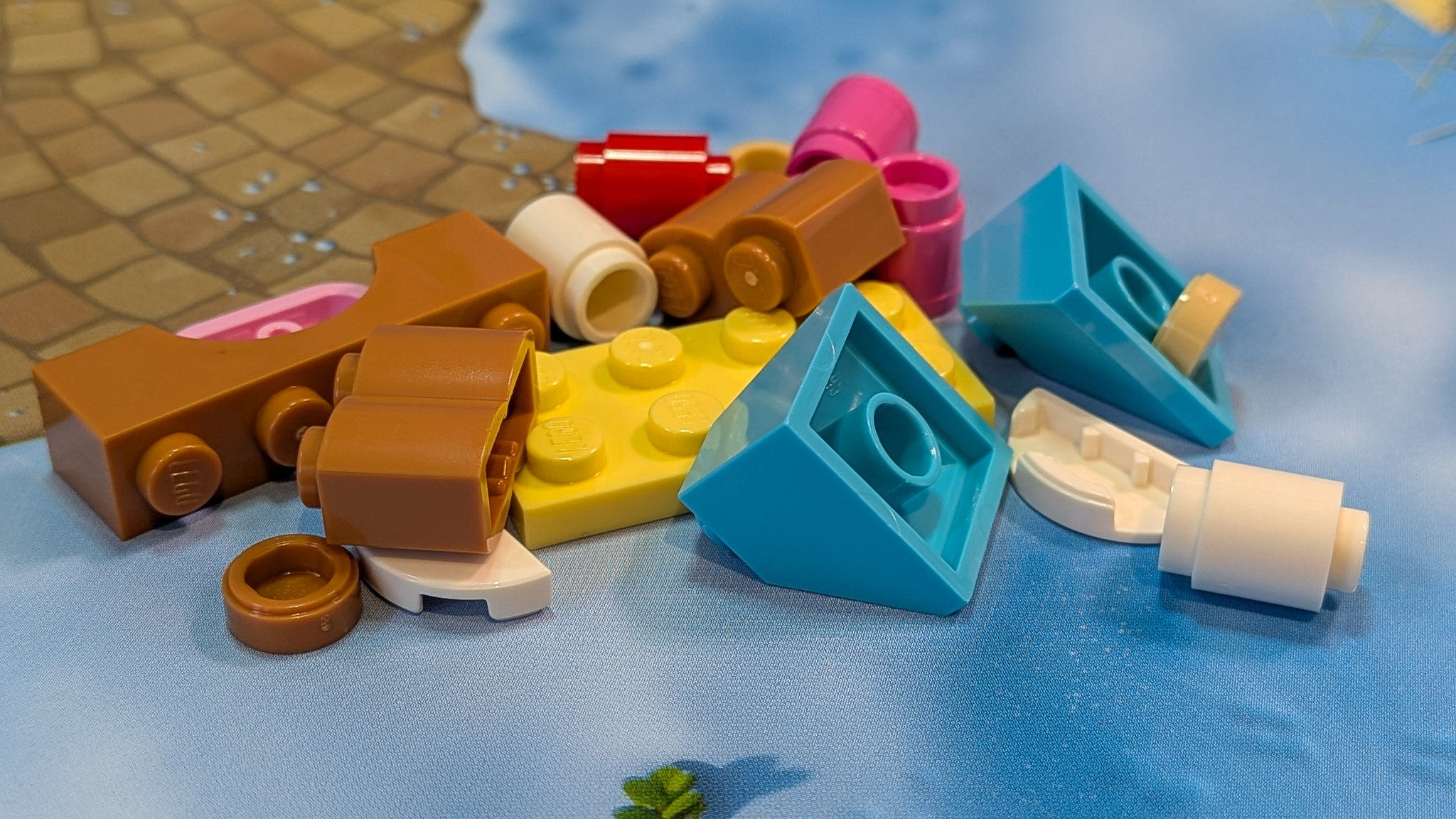 LEGO Friends Advent Calendar 2026 Day 19: loose pieces