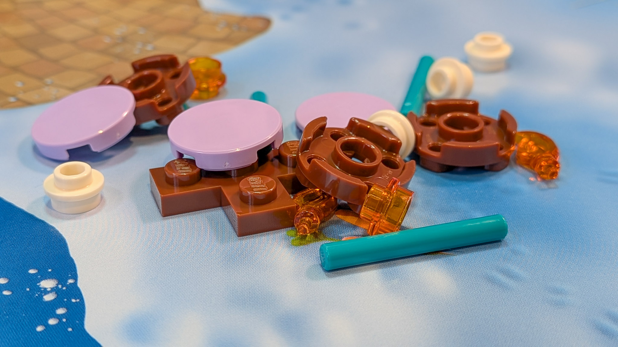 LEGO Friends Advent Calendar 2026 Day 22: loose pieces