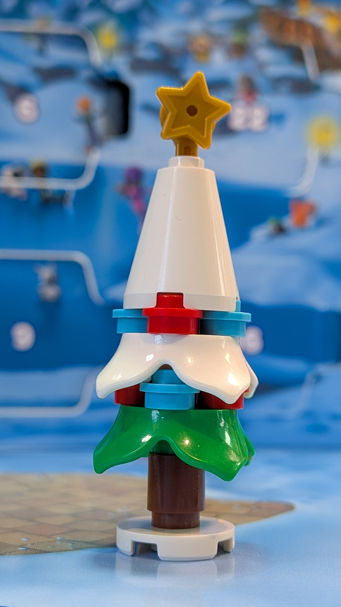 LEGO Friends Advent Calendar 2026 Day 23: finished Christmas Tree with Snow and Star