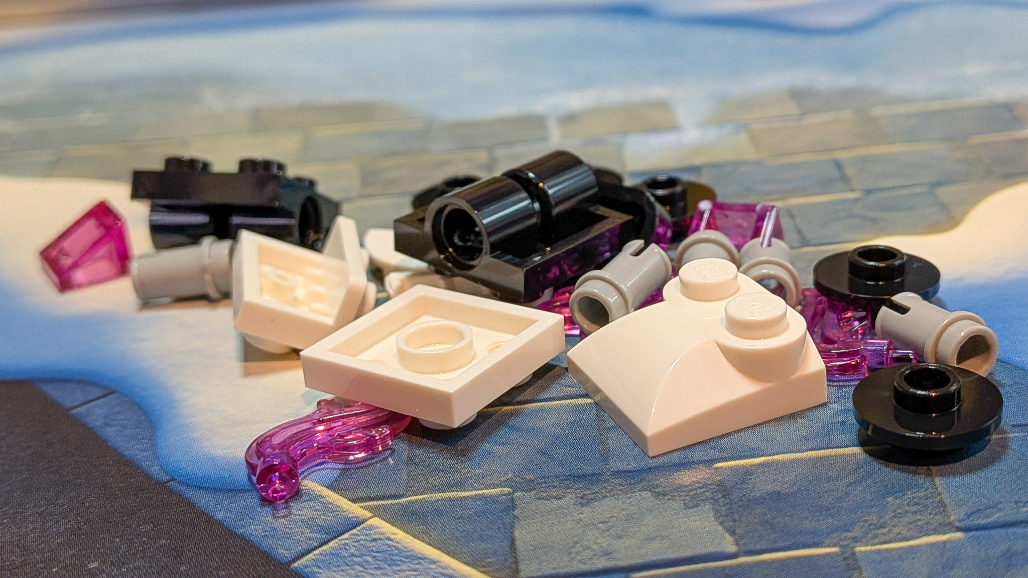 LEGO Marvel Advent Calendar 2026 Day 13: loose pieces