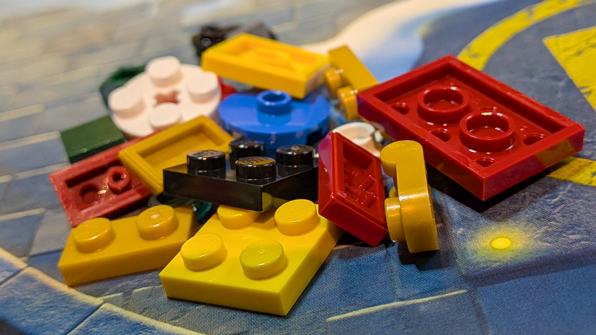 LEGO Marvel Advent Calendar 2026 Day 14: loose pieces