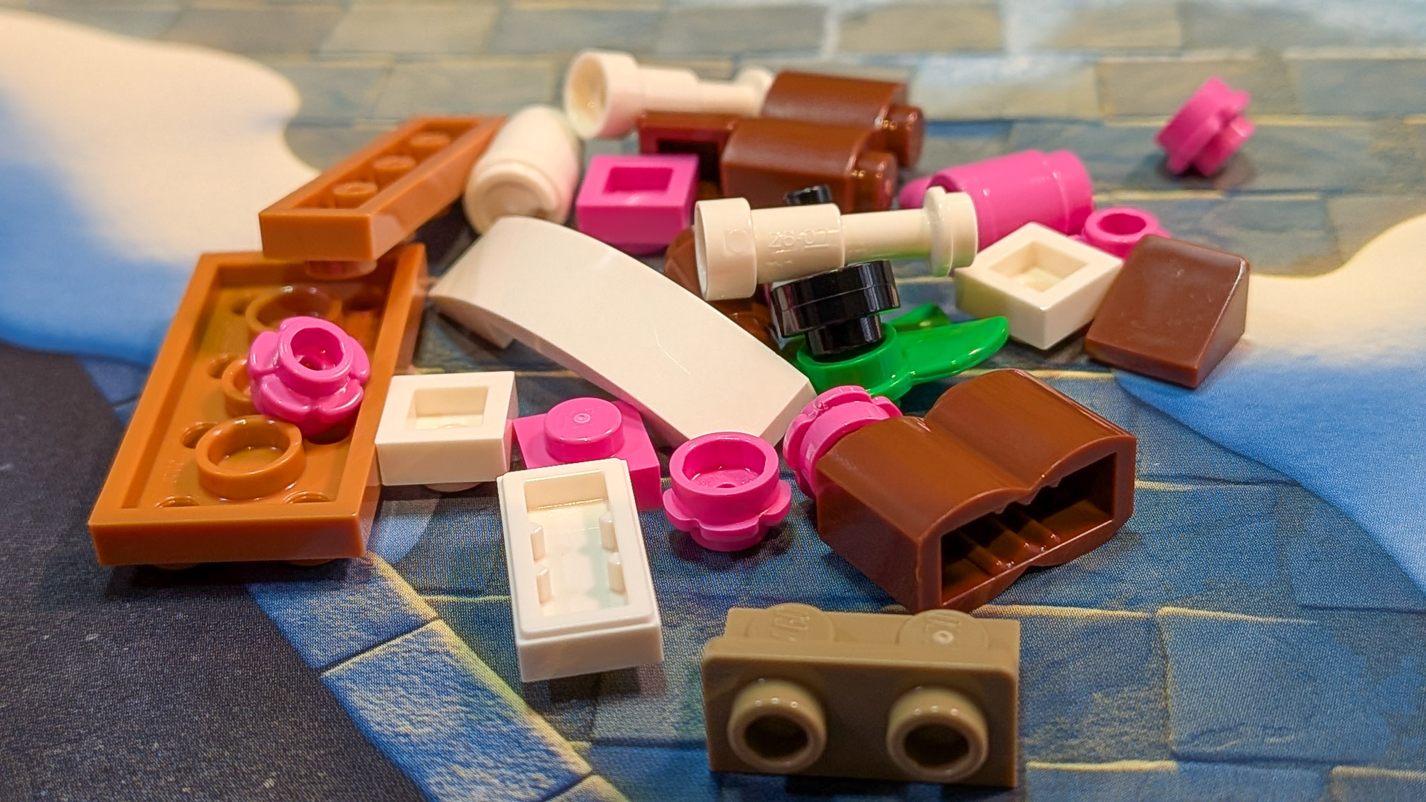 LEGO Marvel Advent Calendar 2026 Day 17: loose pieces