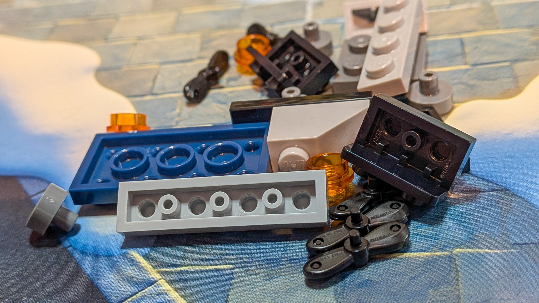 LEGO Marvel Advent Calendar 2026 Day 19: loose pieces