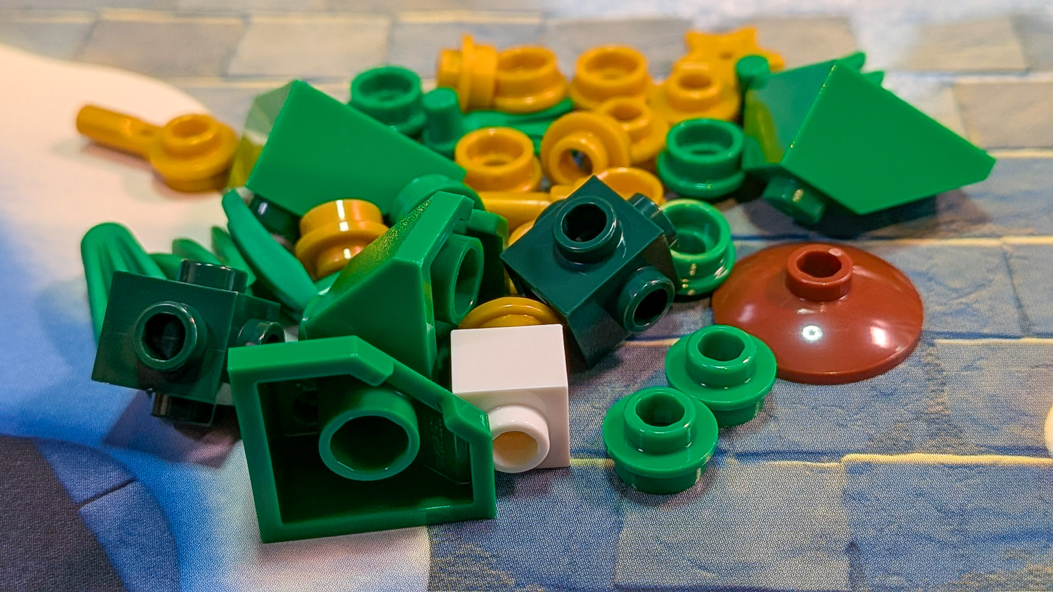 LEGO Marvel Advent Calendar 2026 Day 24: loose pieces