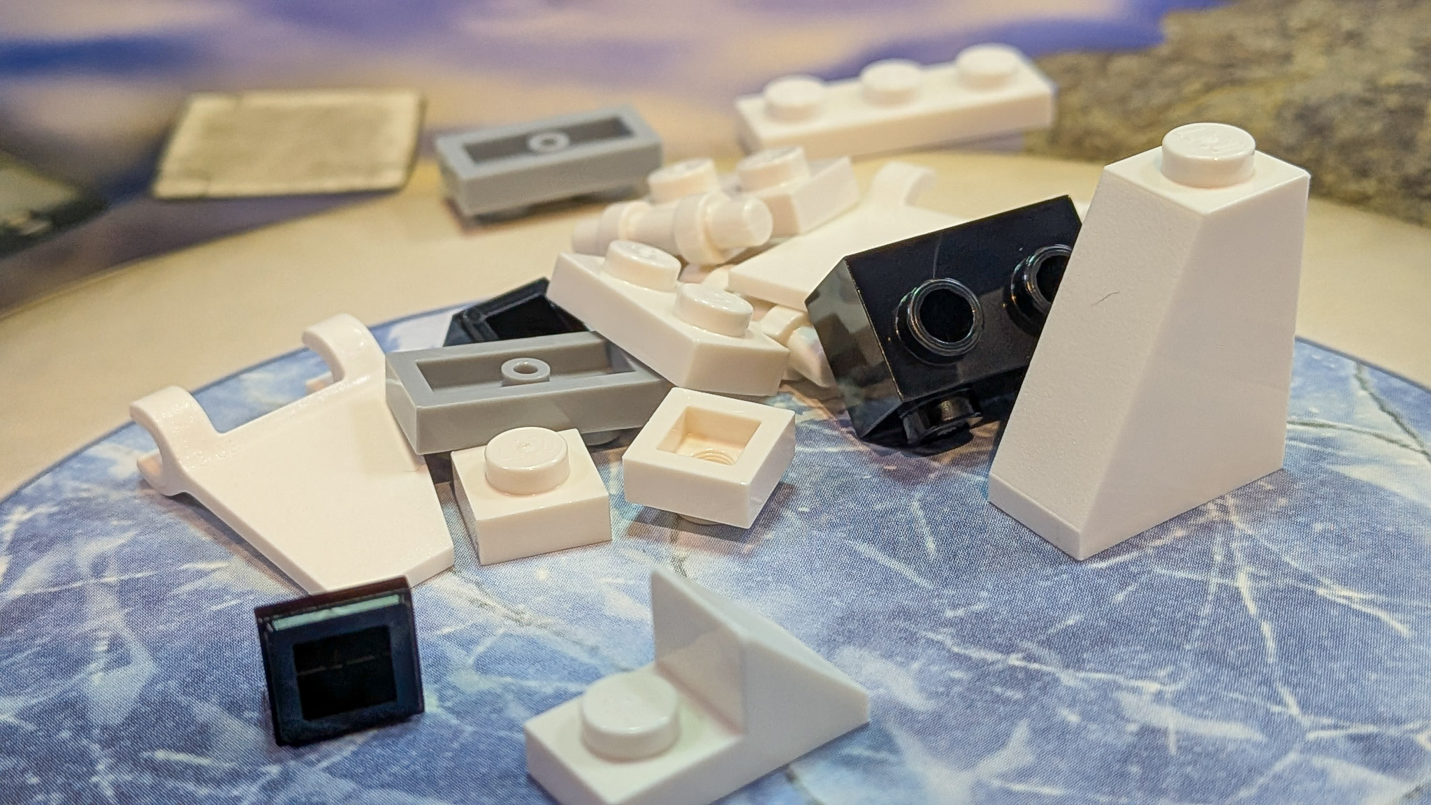 LEGO Star Wars Advent Calendar 2026 Day 17: loose pieces